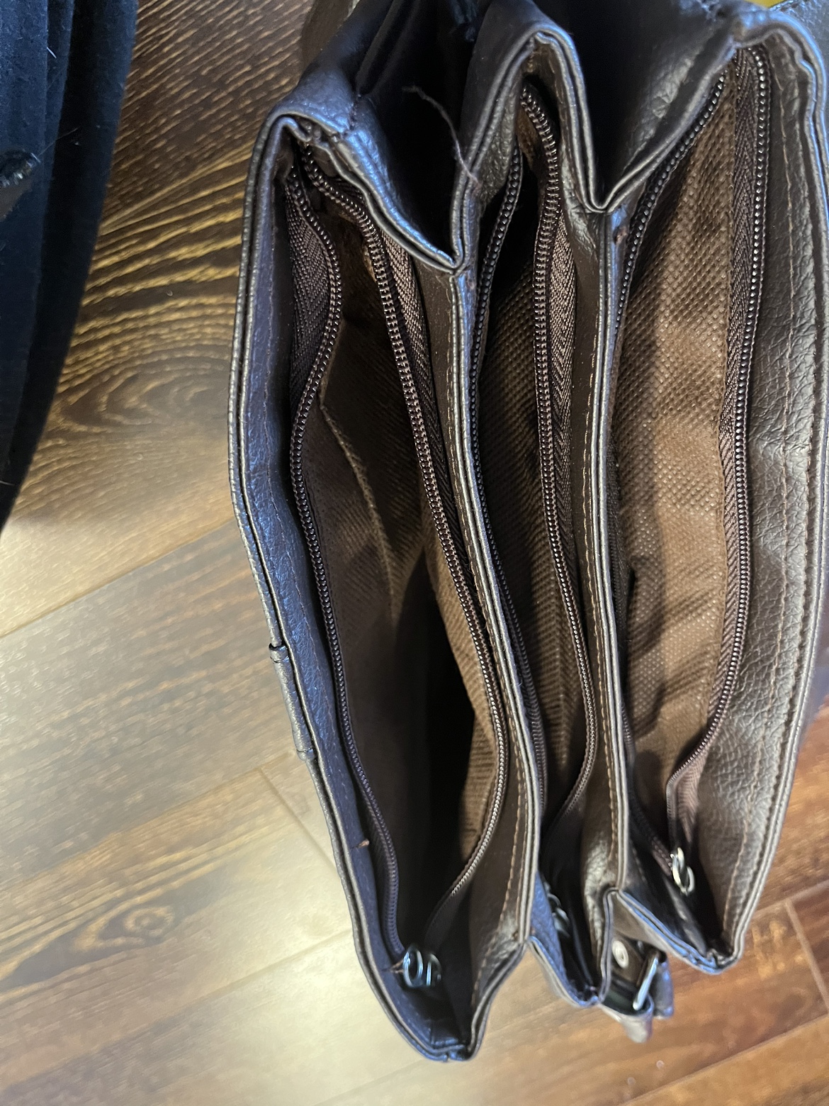 Free Handbag - photo 3