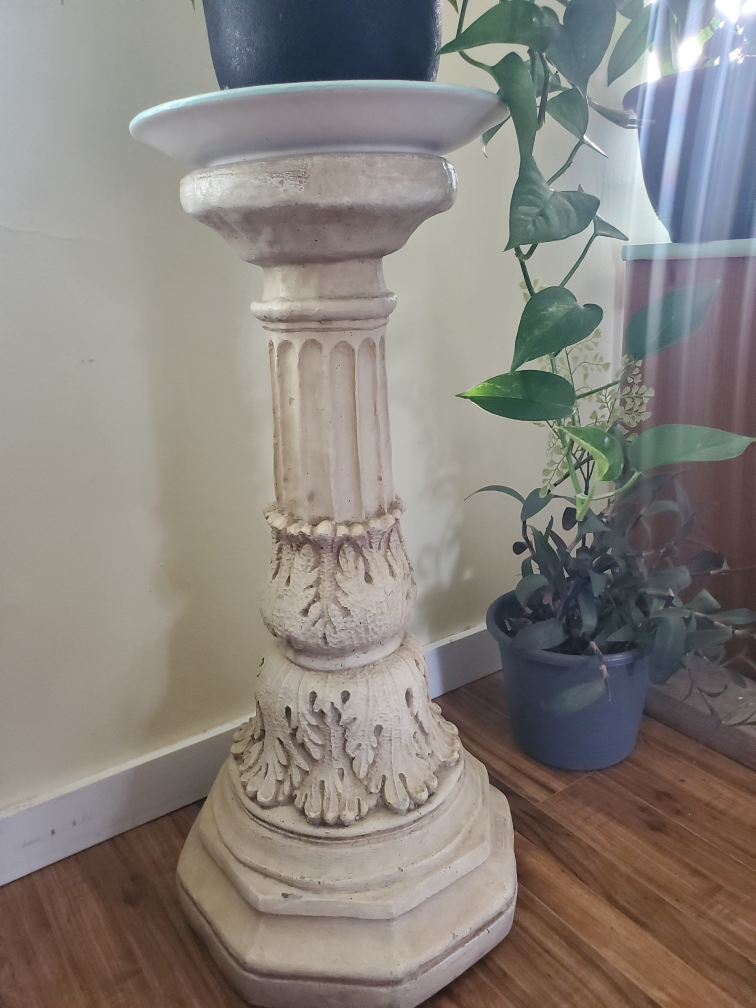 Cement pedestal