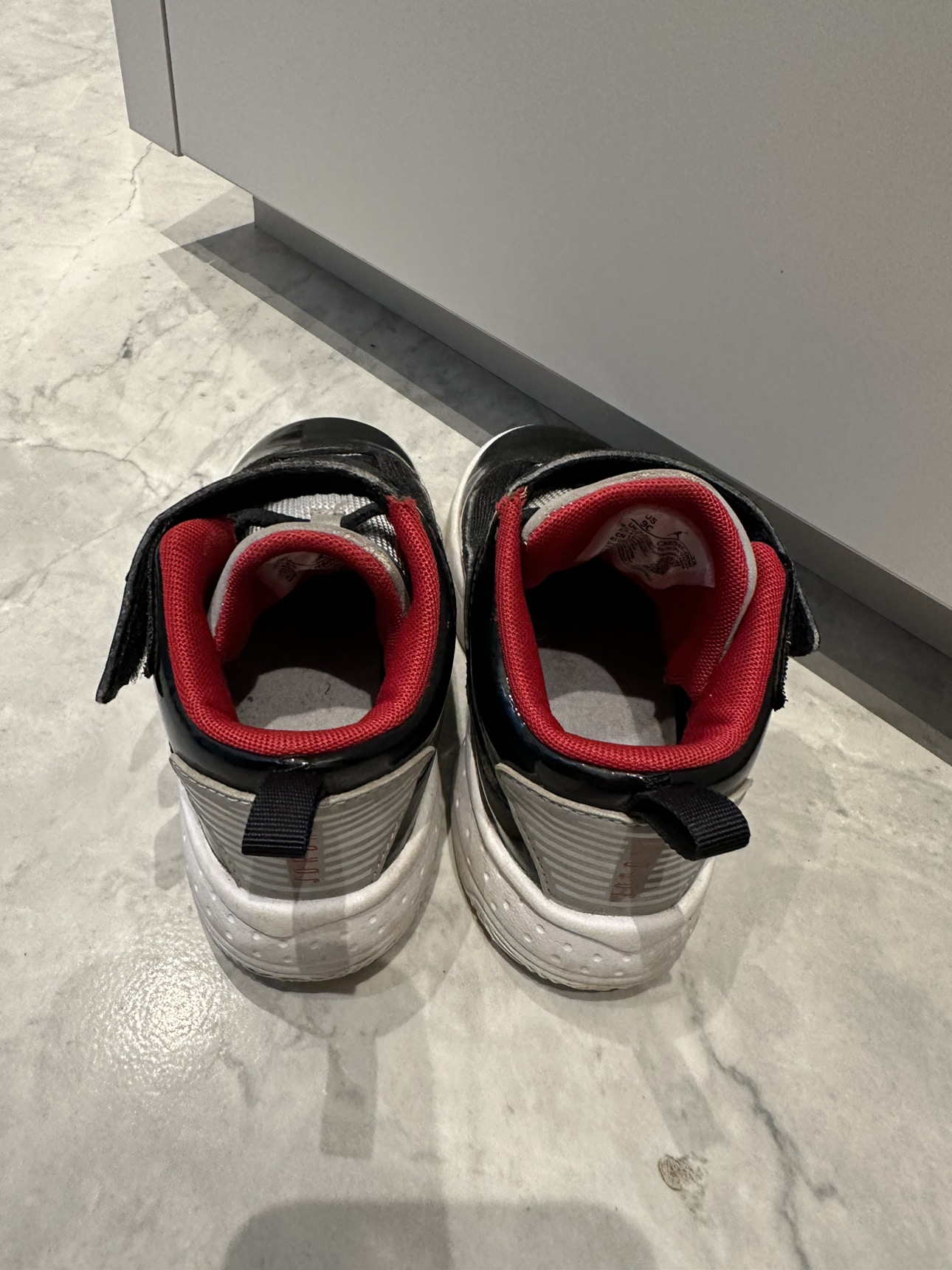 Kid Air Jordan Shoes size US 9 - photo 2