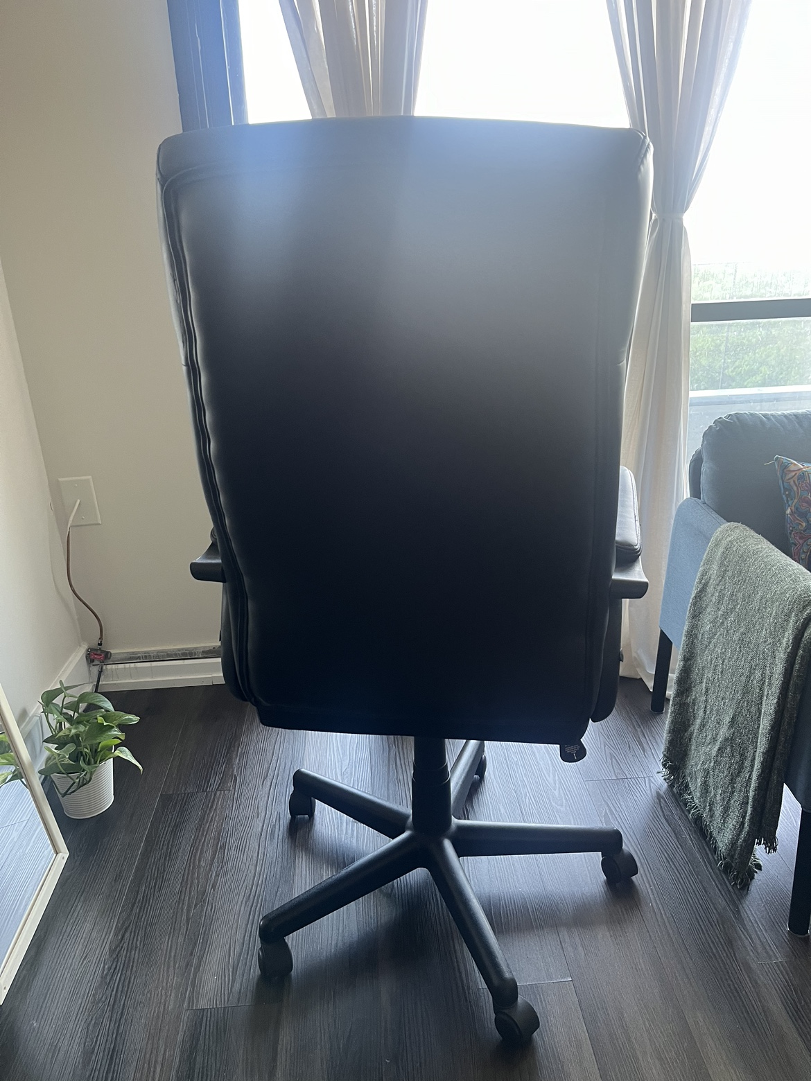 Executive office chair image indicator(3)