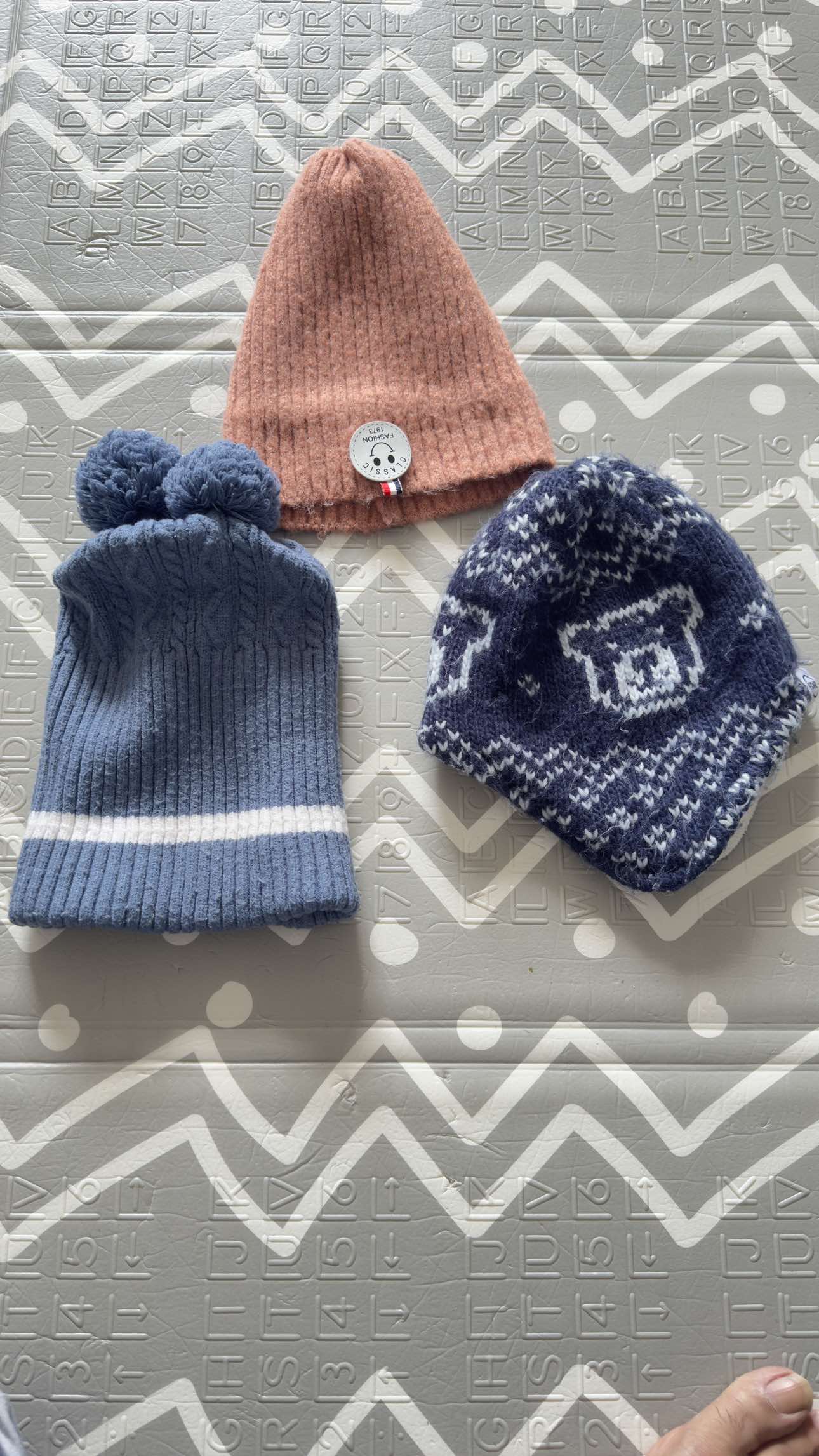 Winter hat bundle moving sell image indicator(4)