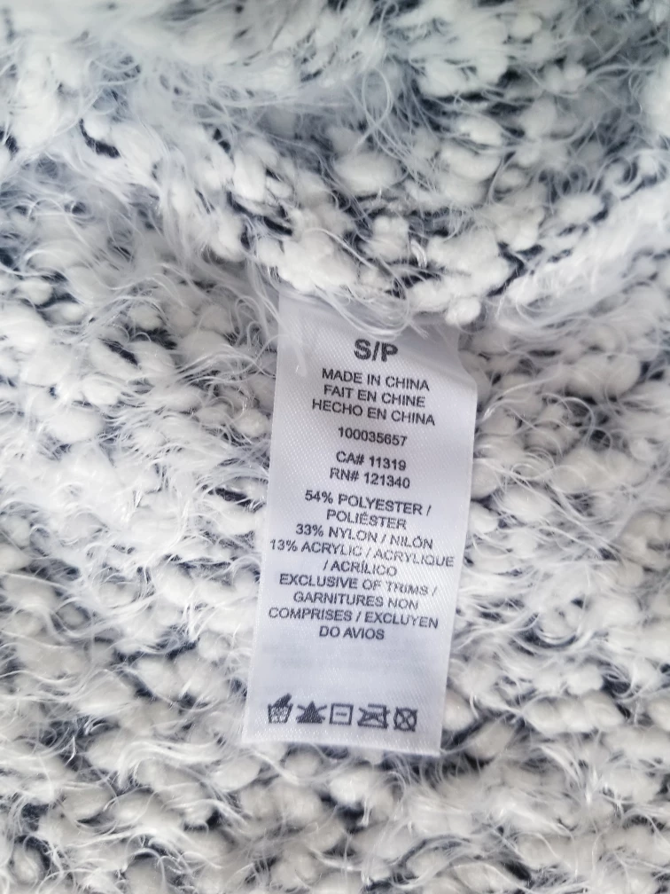 Pullover White and Black Off-the-Shoulder Sweater - Small image indicator(7)