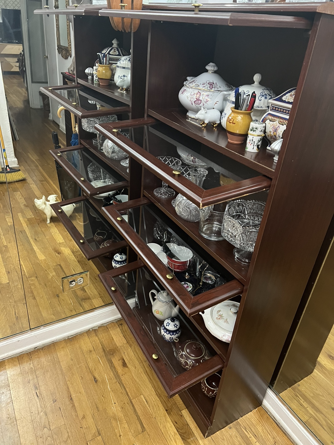 Barrister cabinet with 5 glass doors . 59H.13D.29w image indicator(5)