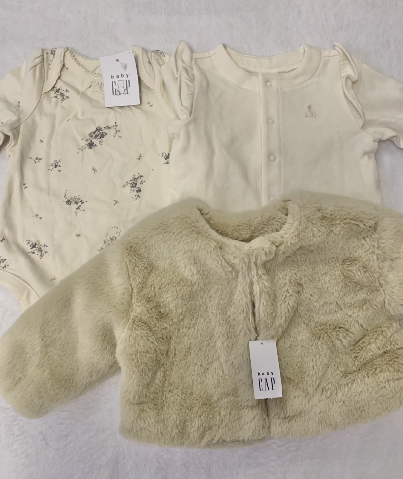 Baby Girl Brand New Outfit from GAP thumbnail