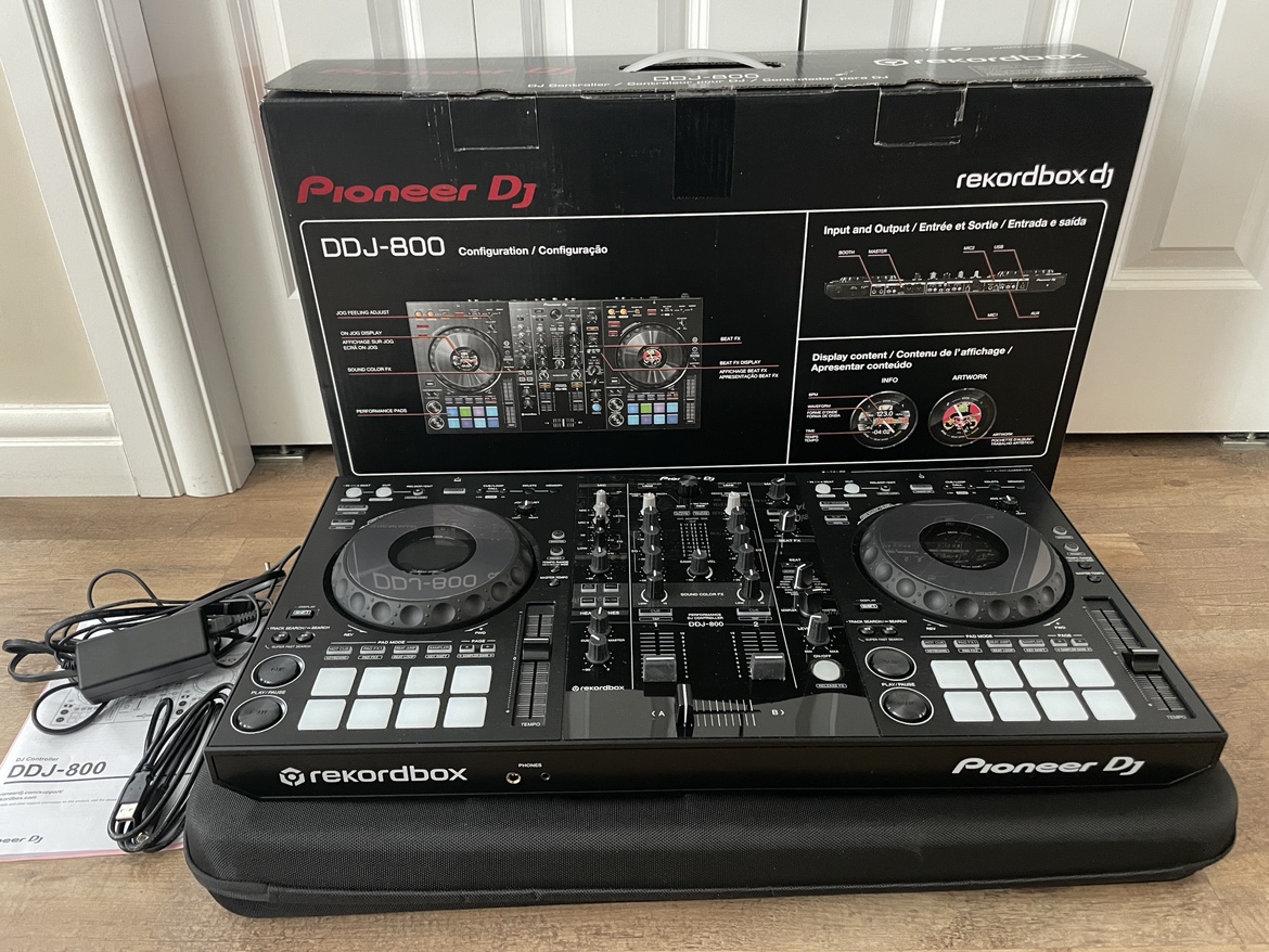 Pioneer DDJ 800 2-channel Rekordbox Controller