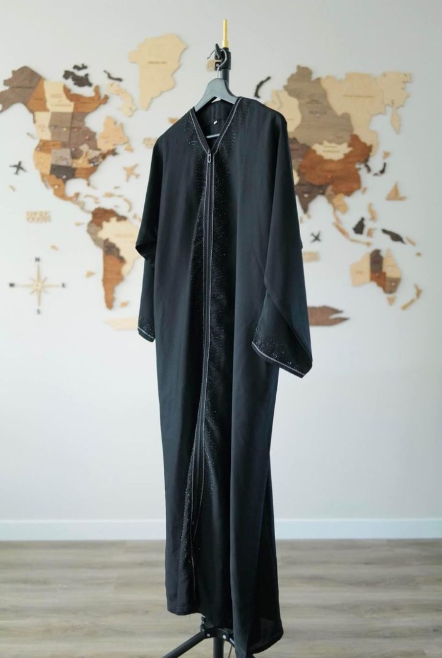 Beautiful black Abaya - like new thumbnail