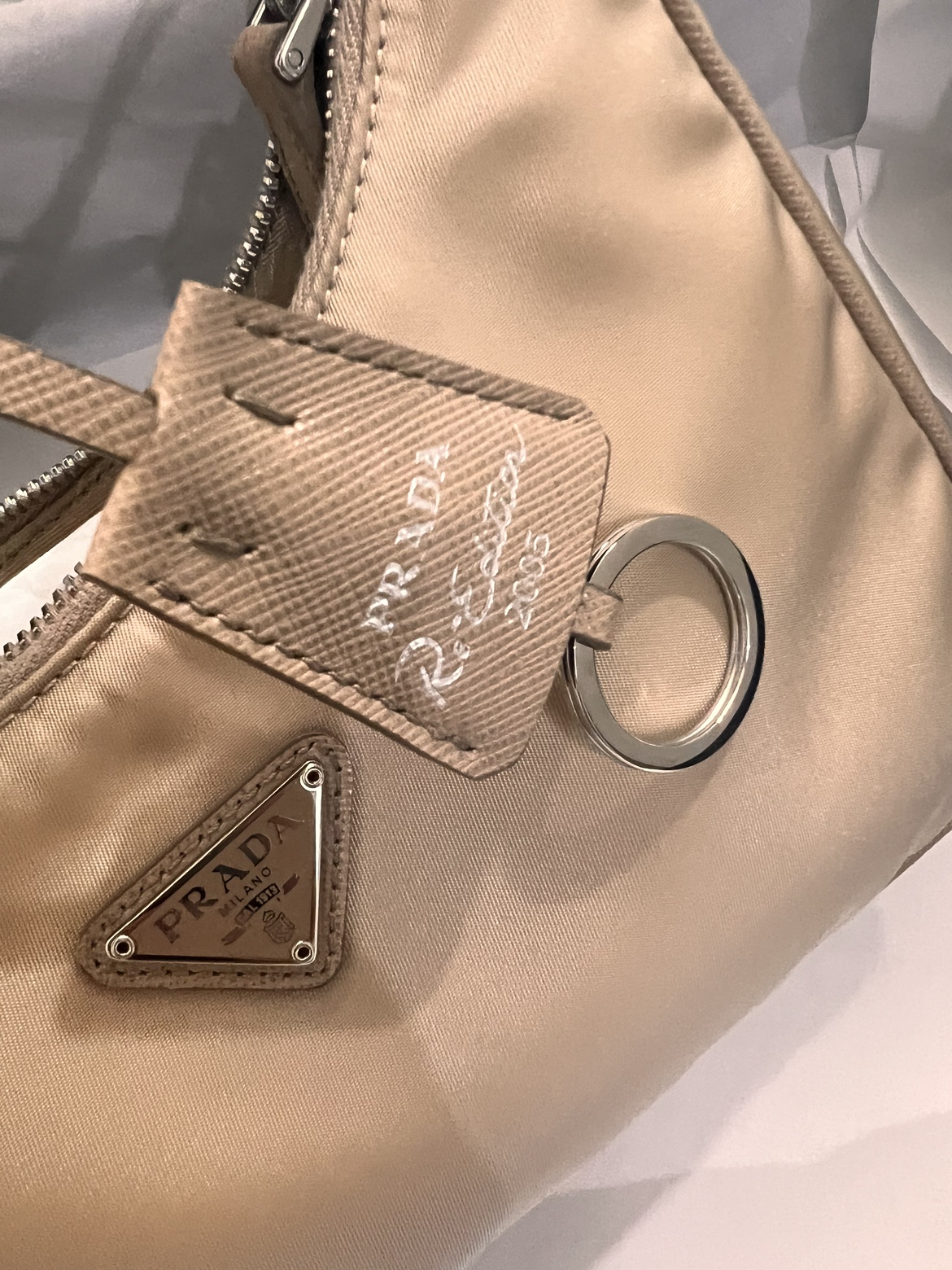 Authentic Prada Re-edition 2005 leather handle - photo 3