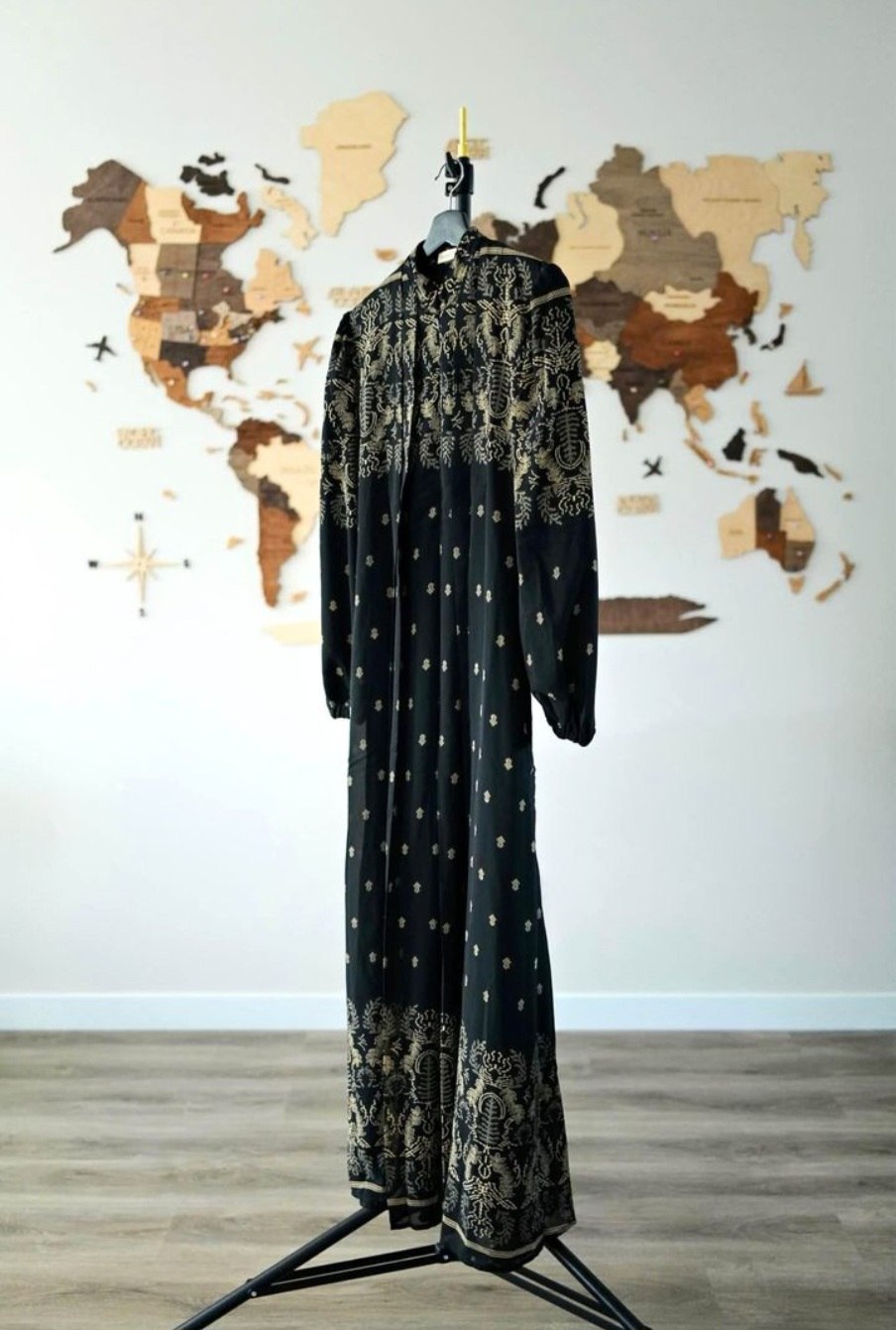 Beautiful black Abaya (ethnic print) - like new thumbnail