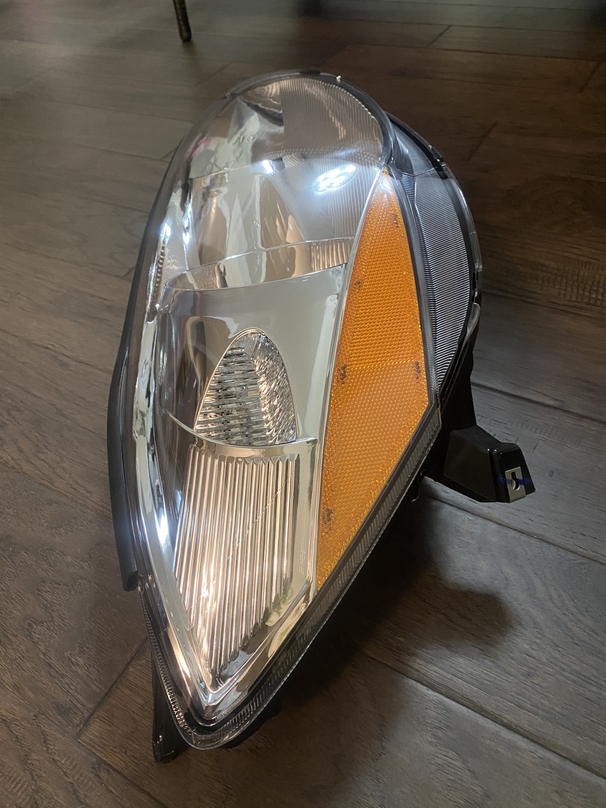 Toyota Sienna headlights thumbnail