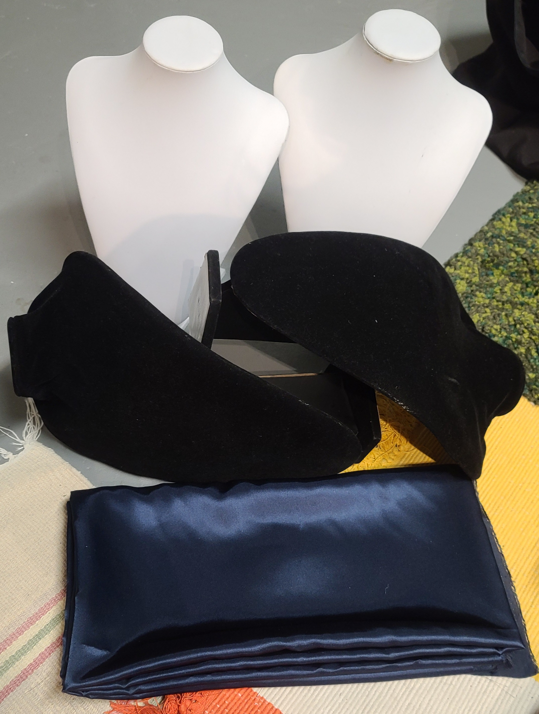 FREE Necklace stands x4 and satin table cloth for 6ft table