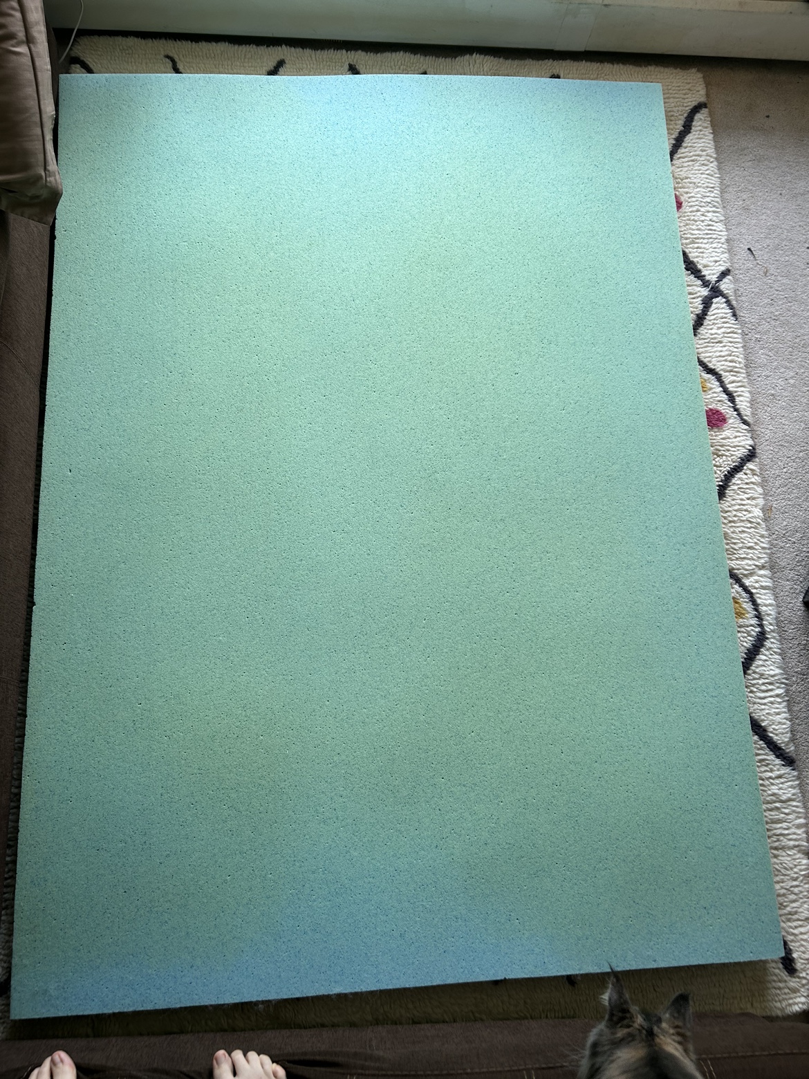 Queen wsize Memory foam bed, topper 2 1/2 inch thickness. - photo 2