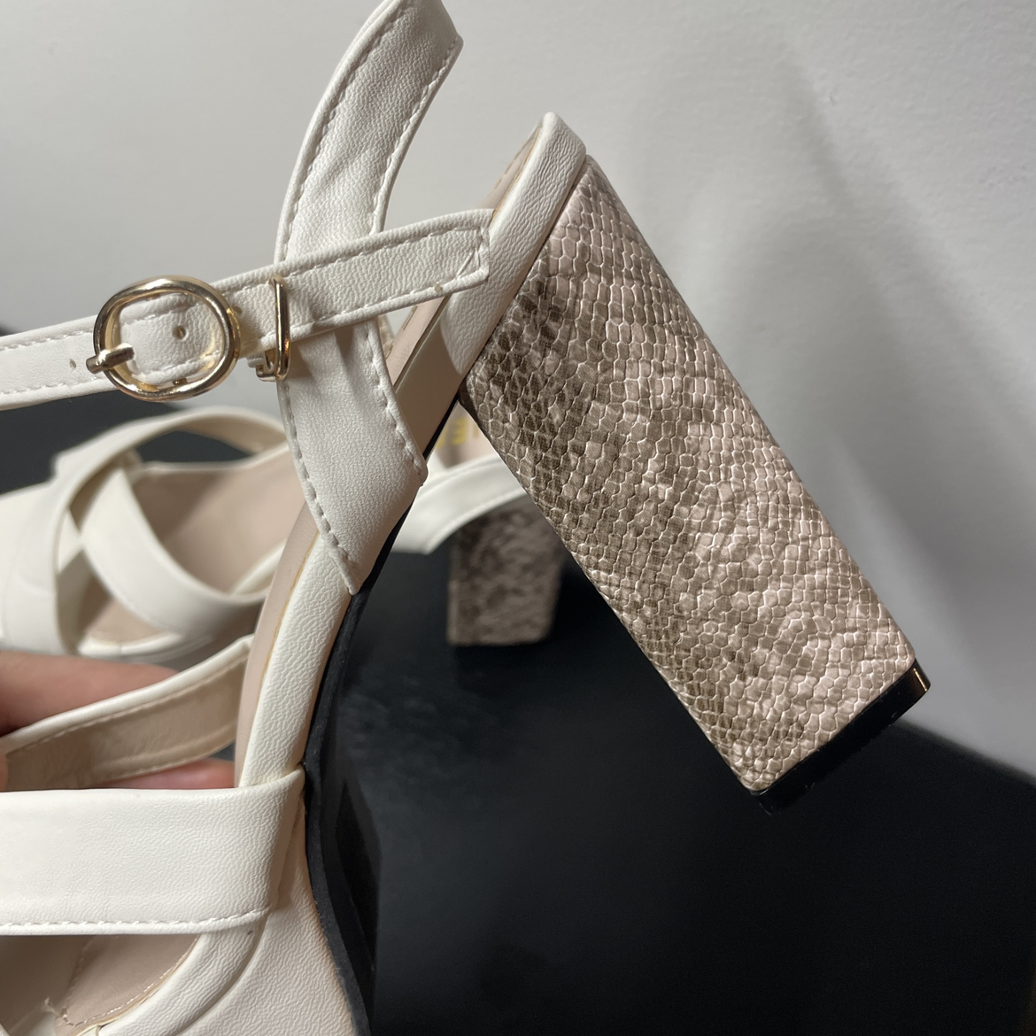 NEW Shein cross strap chunky heels (size EUR37) image indicator(6)