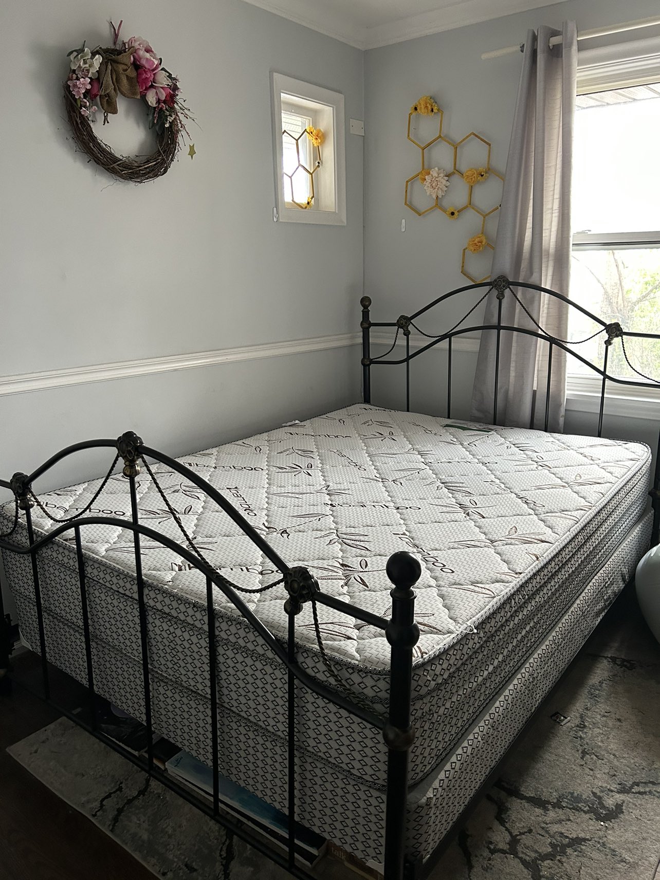 Double bed with frame mattress and box spring thumbnail