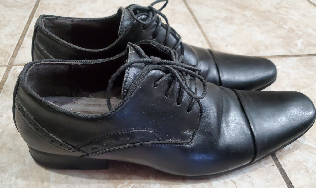 Men's black dress shoes size 9