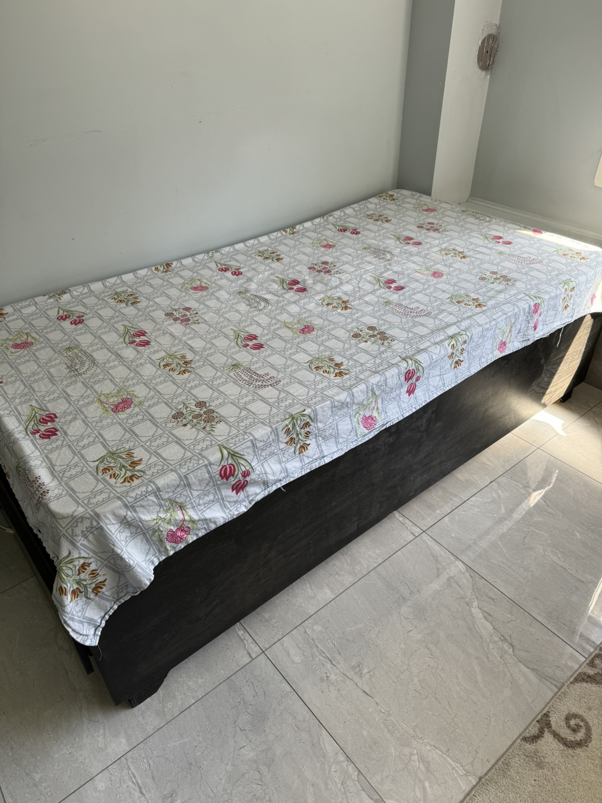 Single size box bed