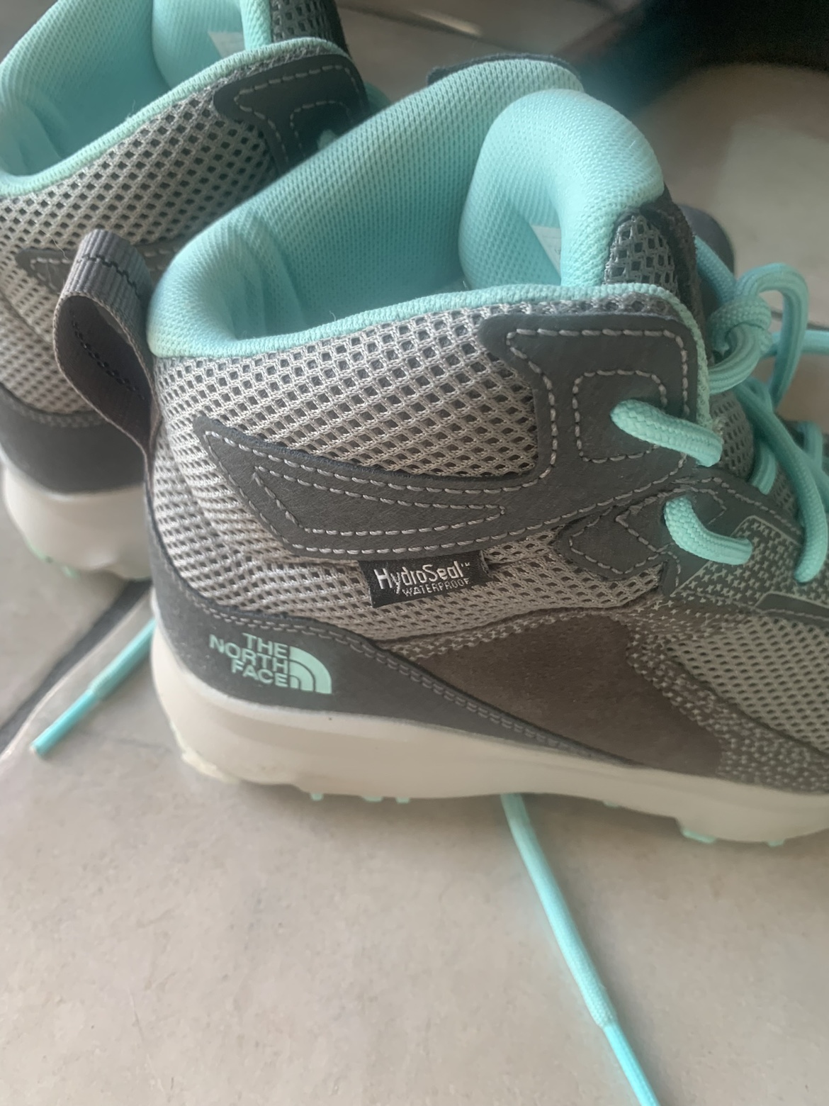 Girls Columbia hiking boots image indicator(3)