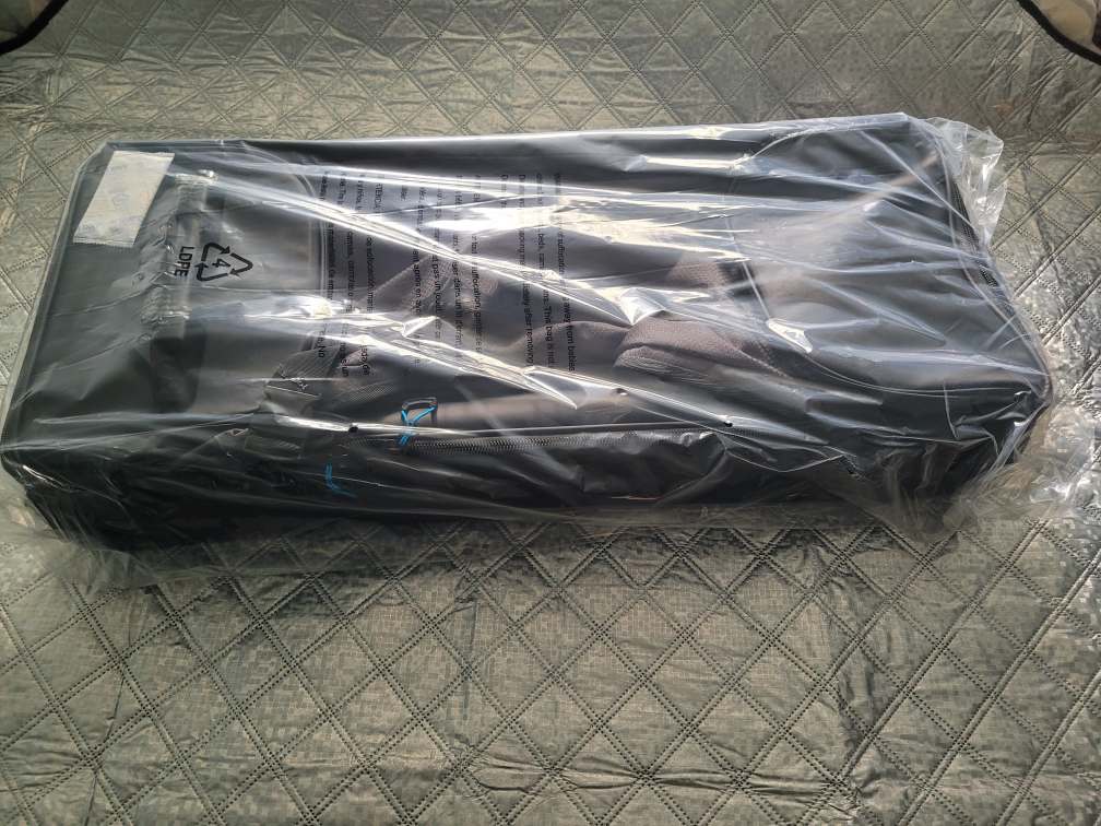 High Sierra 32" Drop Bottom Duffle Carry-On Luggage image indicator(5)