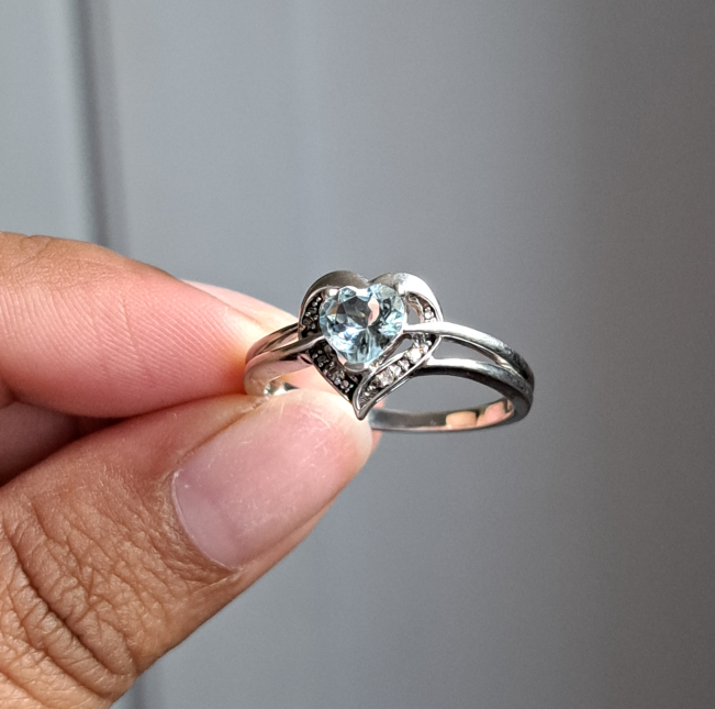 Heart Aquamarine Ring image indicator(4)