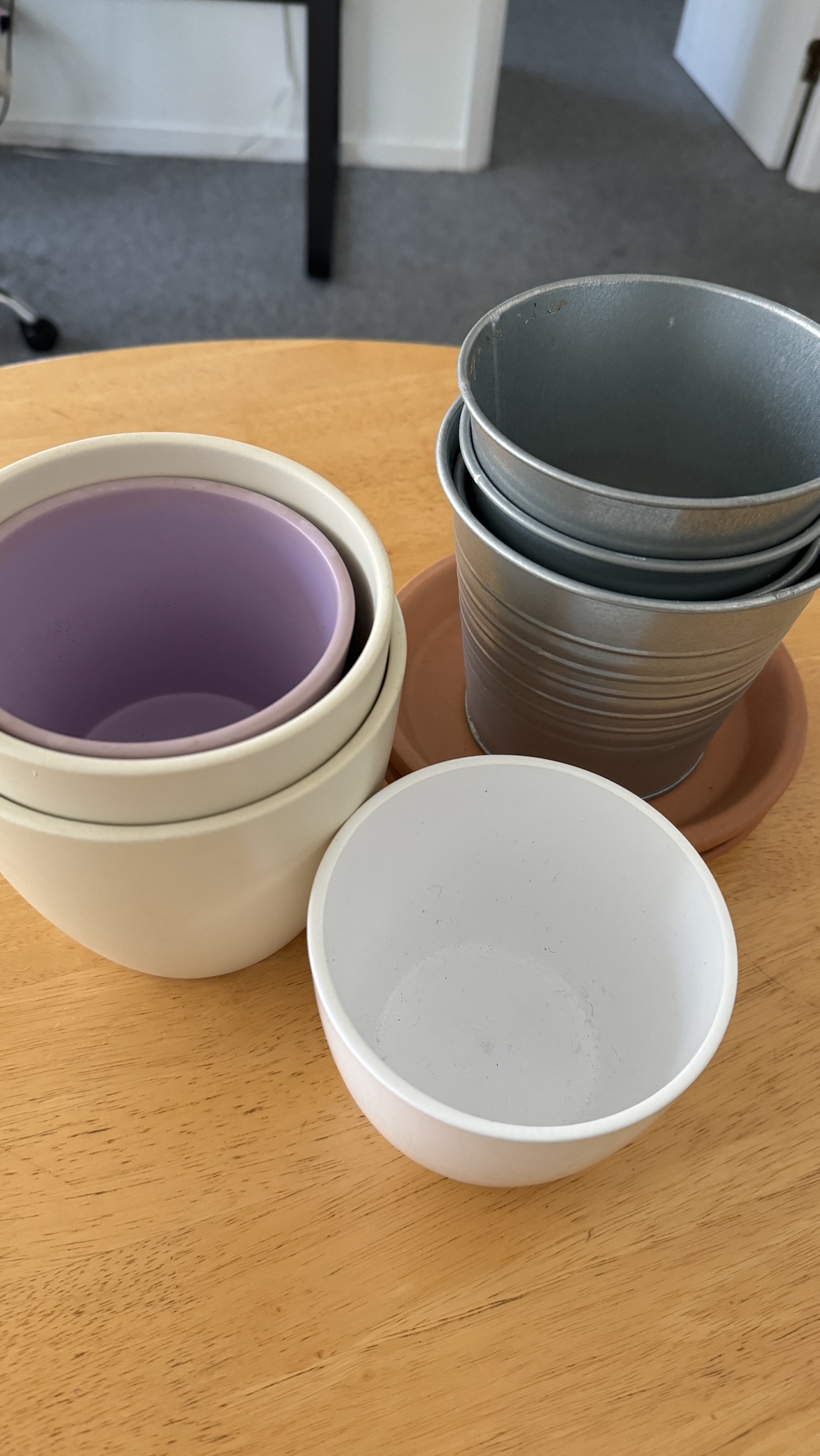 Mix of plant pots & saucers - photo 2