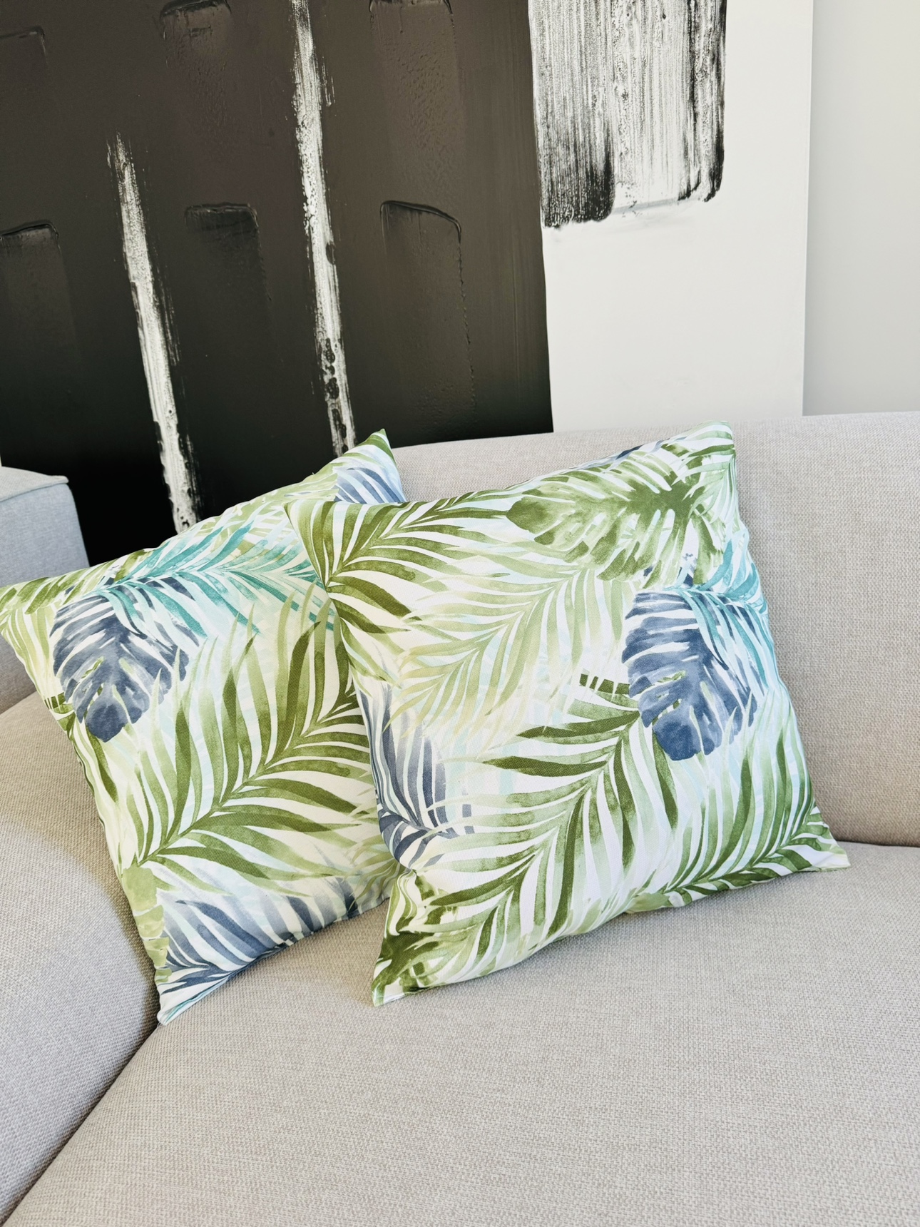 Outdoor throw pillows thumbnail