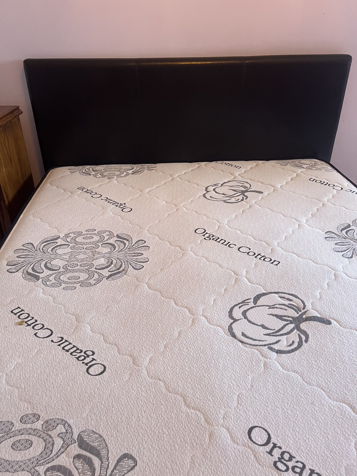 Queen sized bed - photo 2