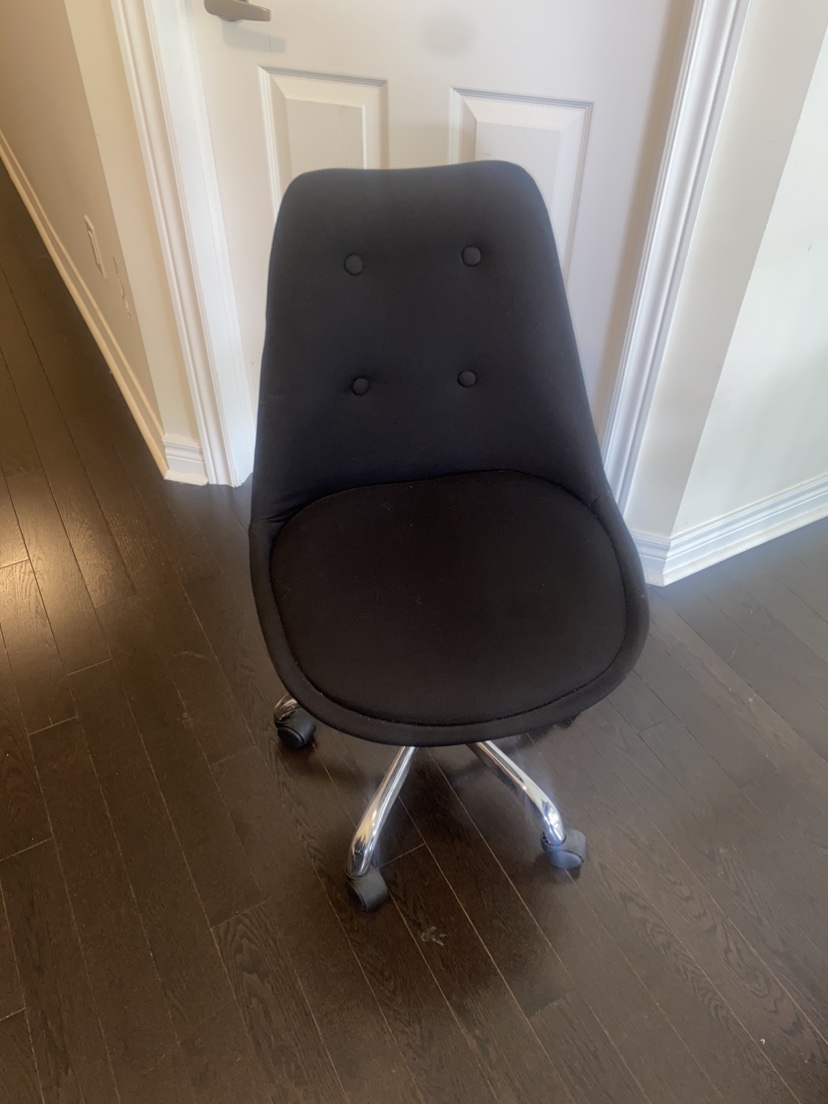 BLACK CHAIR 🥕