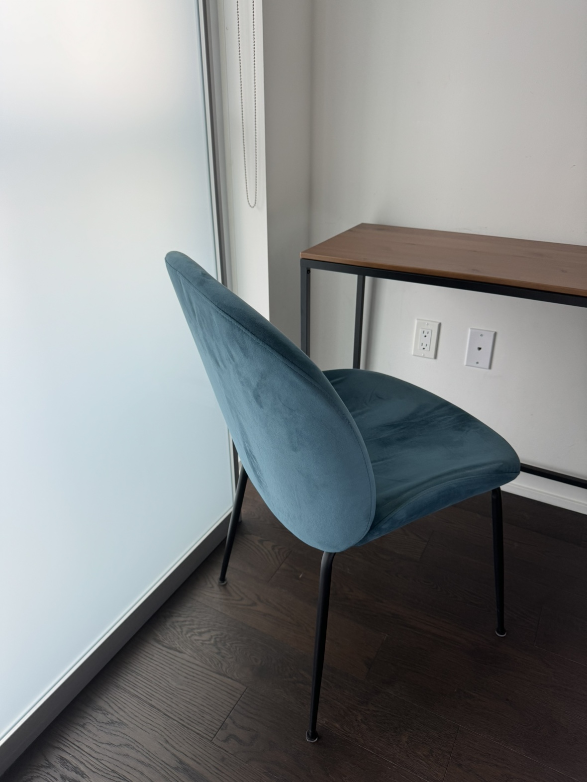 Velvet blue/navy chair