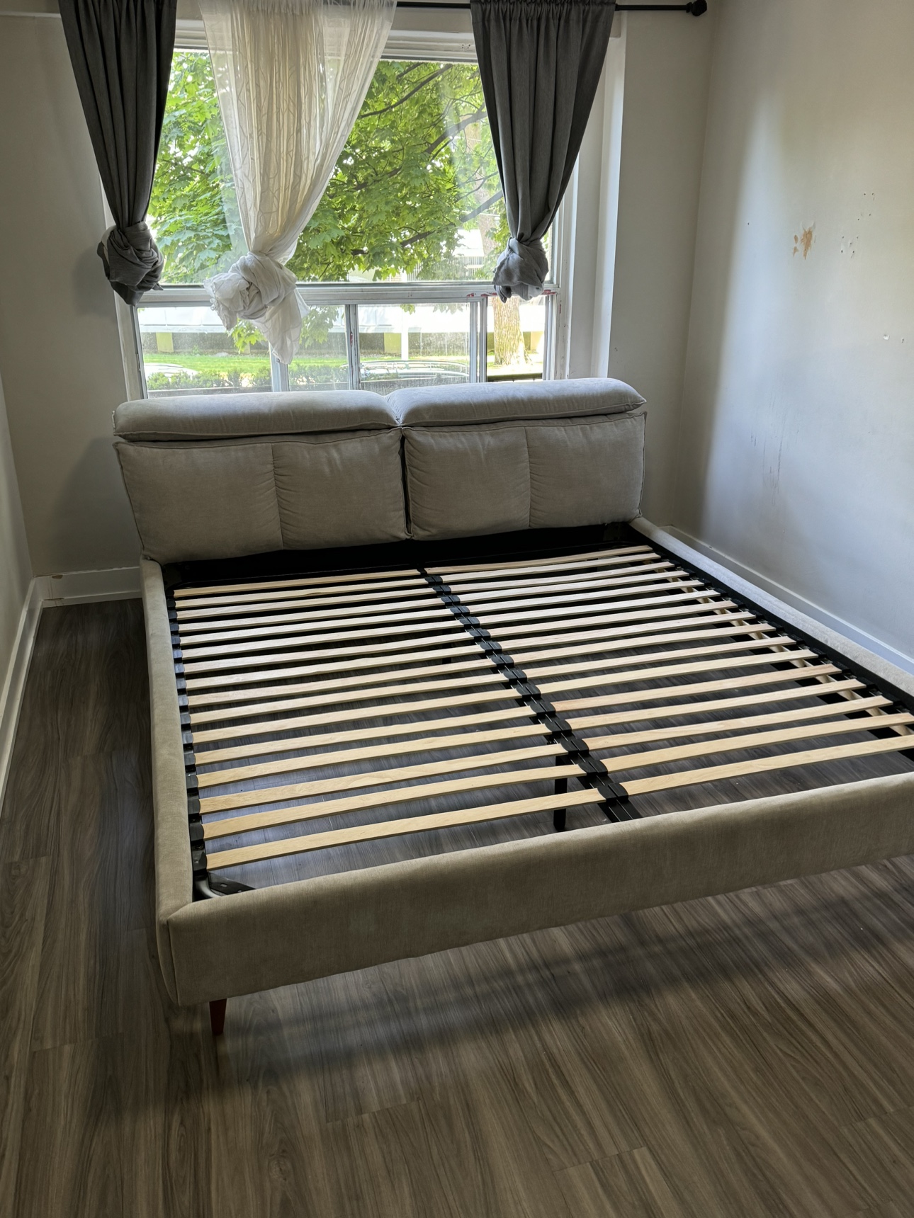 Structube Barth King Bed