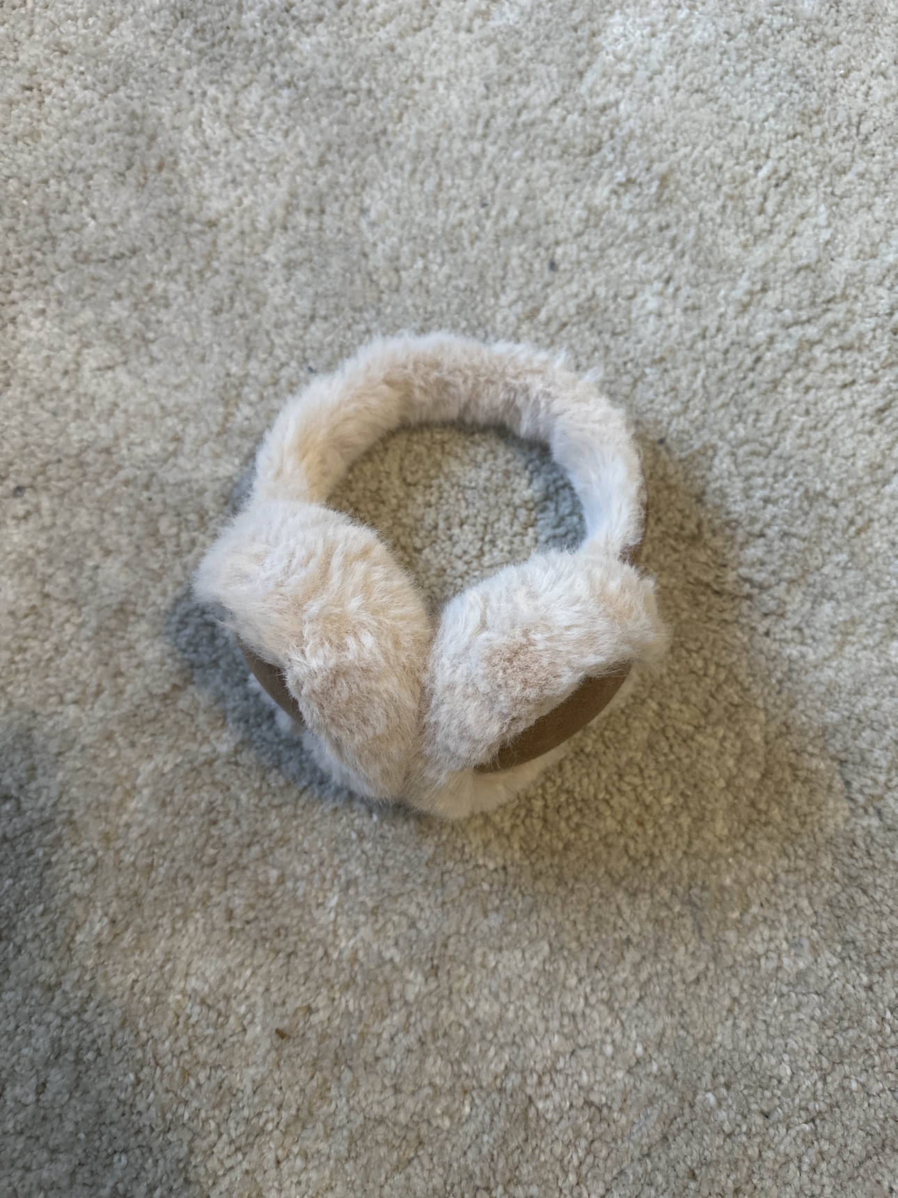 Ear heating headphones thumbnail