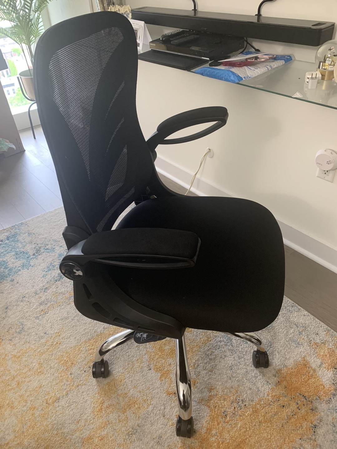 Office chair / desk chair with fold down back