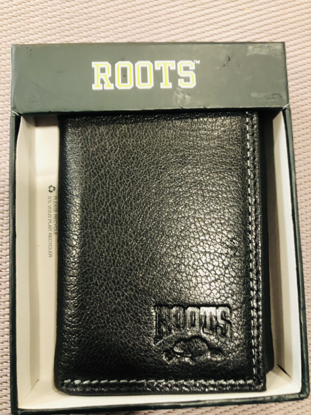 Men’s wallet by ROOTS