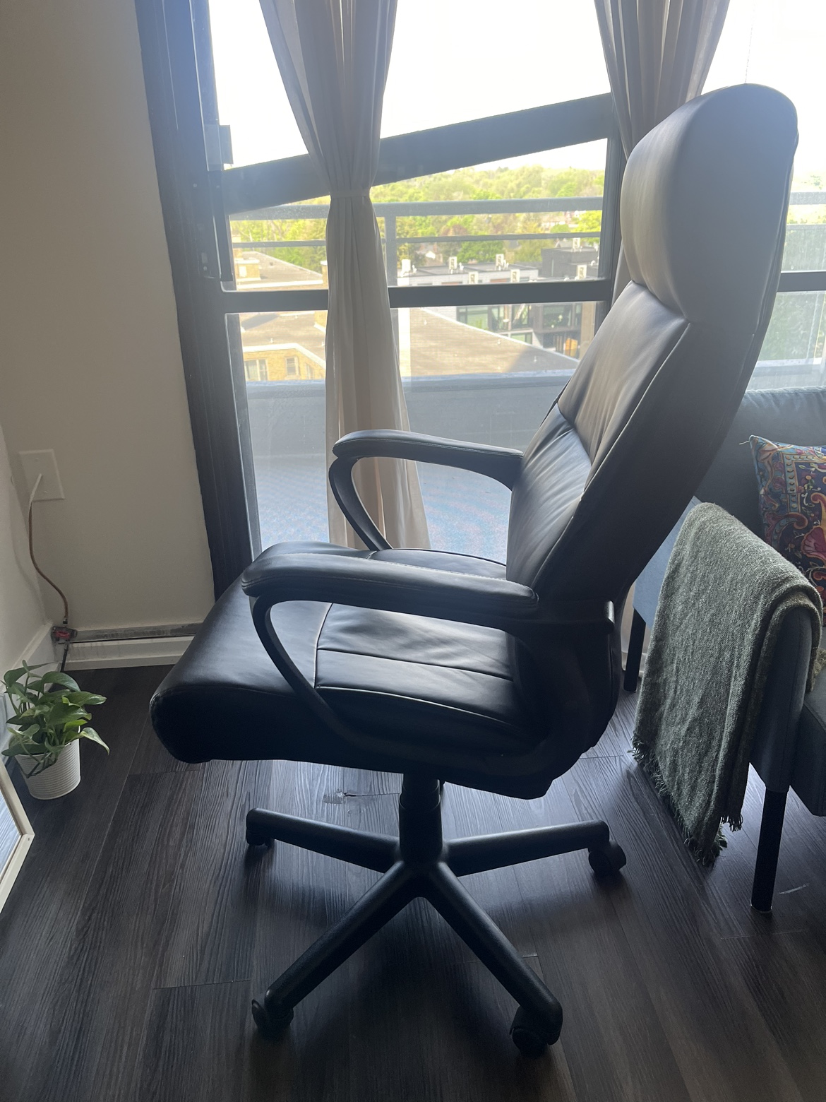 Executive office chair image indicator(4)