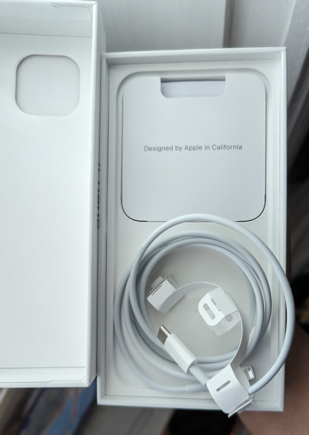 iPhone 13 128GB - Barely used. w/accessories! (Open to offers) image indicator(4)