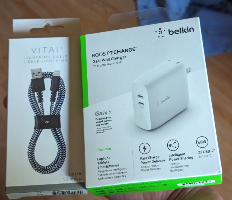 iPhone 13 128GB - Barely used. w/accessories! (Open to offers) image indicator(6)