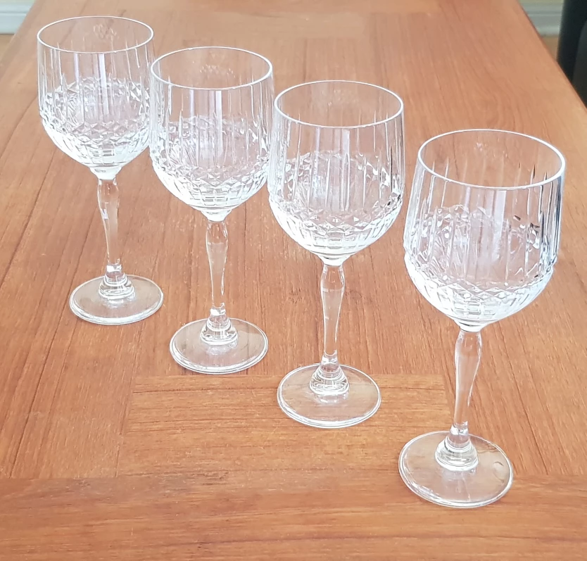 Crystal Wine Glass Set image indicator(3)