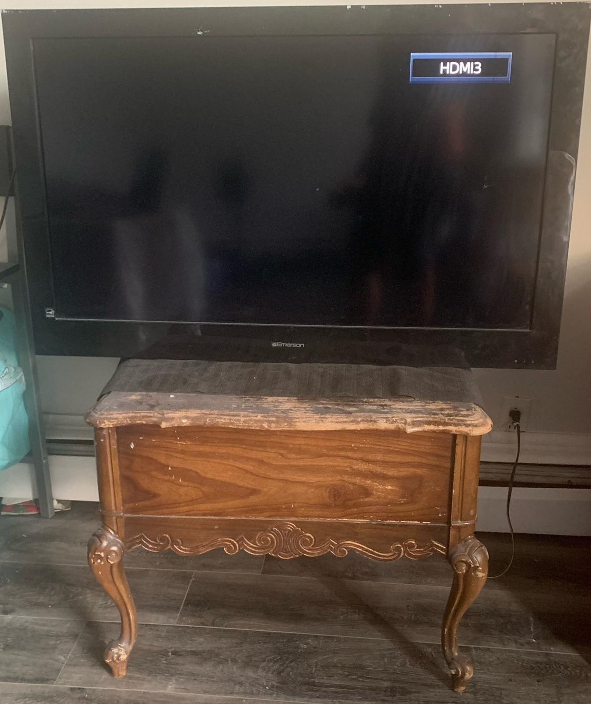 Emerson 32" LCD TV and Wooden Table - photo 2