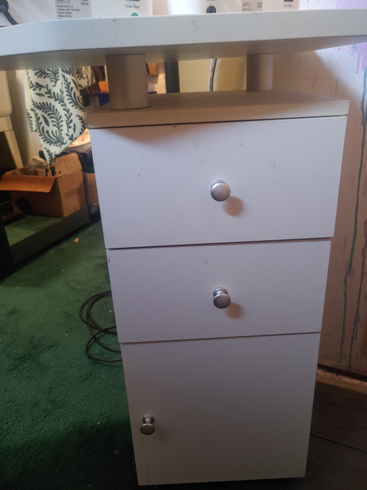 Acrylic Nail Station - photo 2