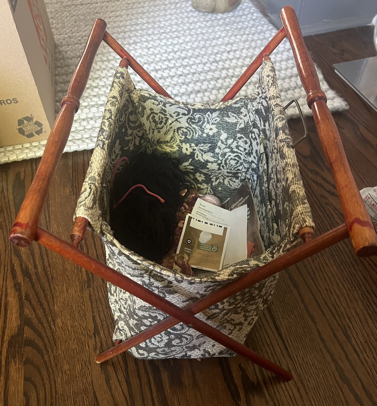 A Collection of Knitting Needles, Crochet Hooks & Accessories image indicator(3)