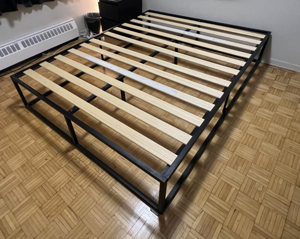Platform bed without headboard, Queen size thumbnail
