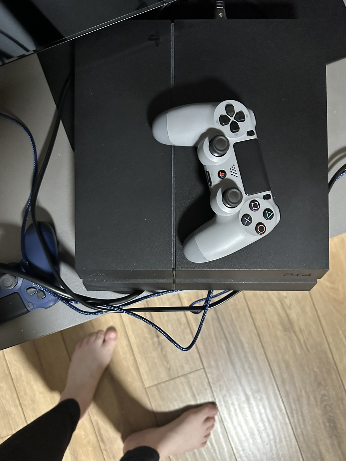 PS4 video game system with 2 remotes