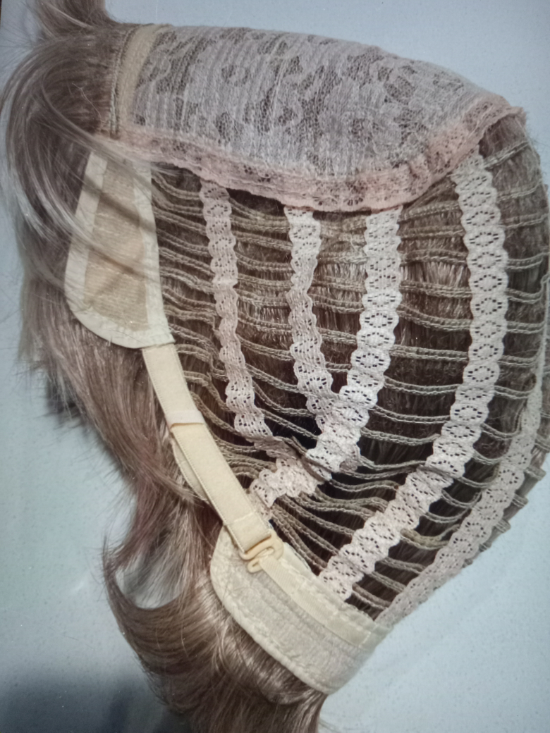 Blonde short wig image indicator(9)