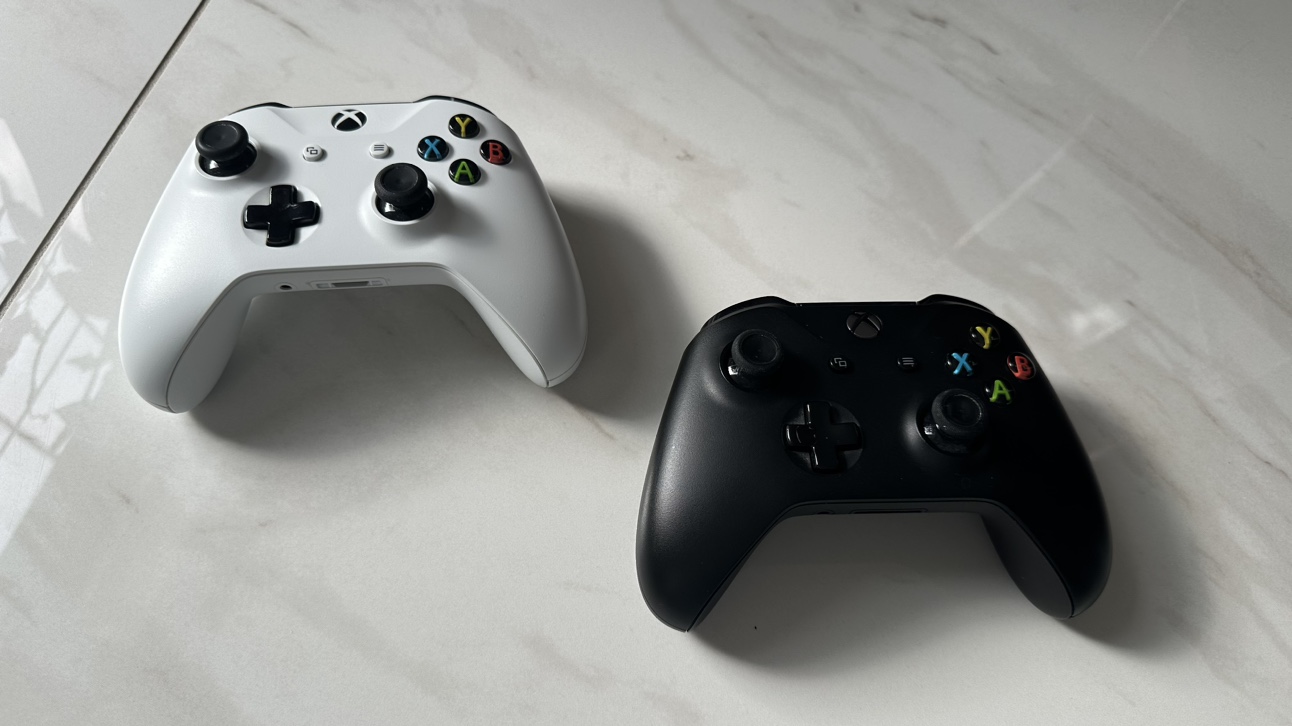 Xbox One S 1T - Two Controllers - With Box image indicator(10)