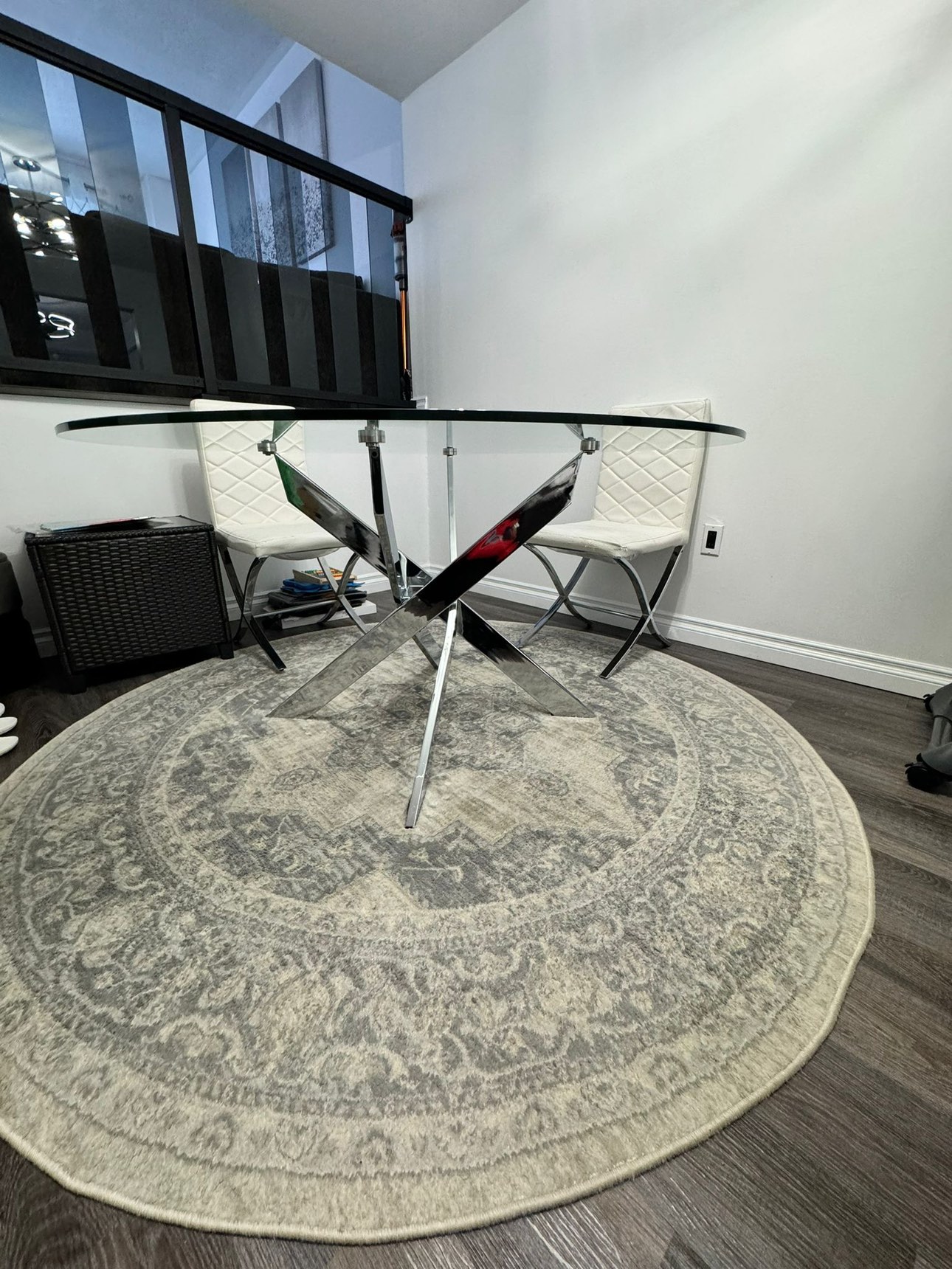 Beautiful round glass dining table - photo 2