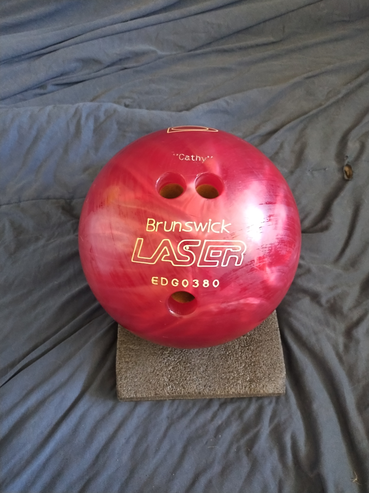 Brunswick laser bowling ball with carry bag image indicator(4)
