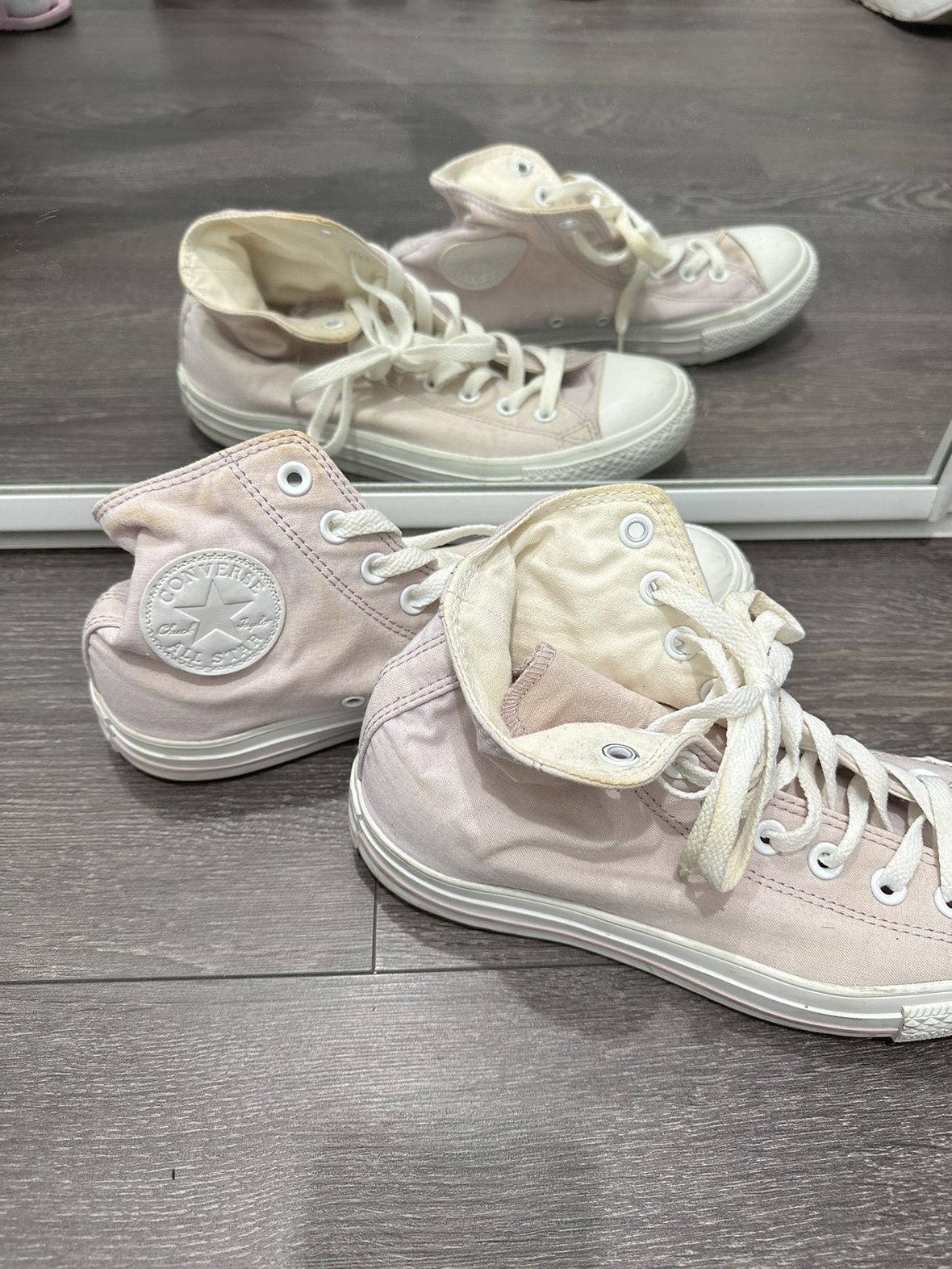 Converse pink image indicator(2)