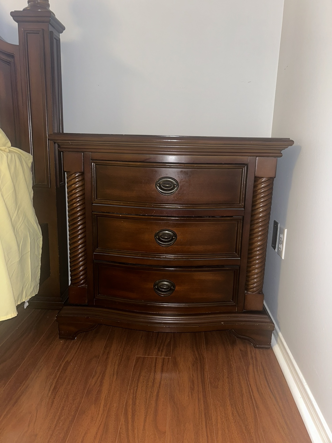 Queen wooden bed set - photo 2