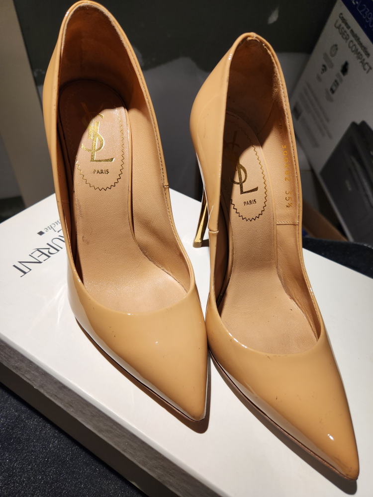 YSL Clara pump size 5.5