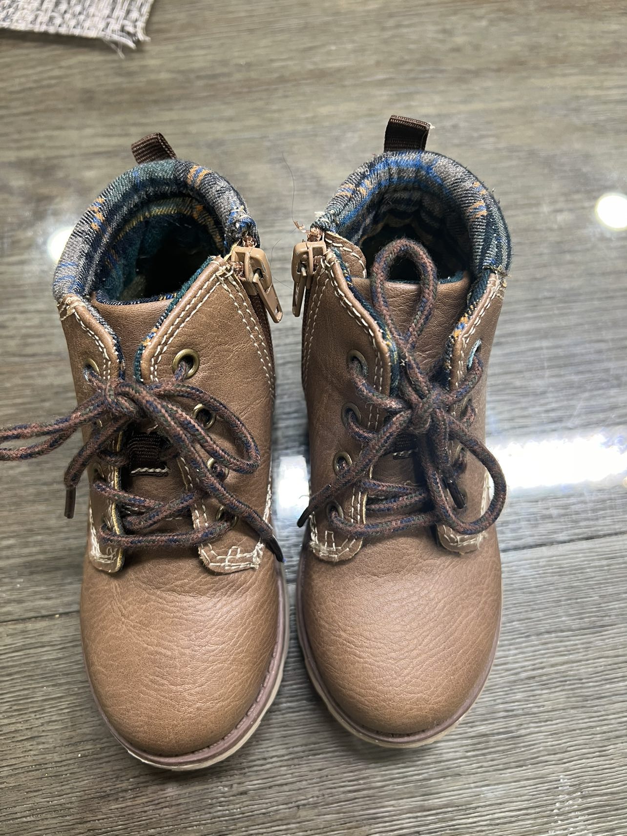 Carters shoes size 9 US