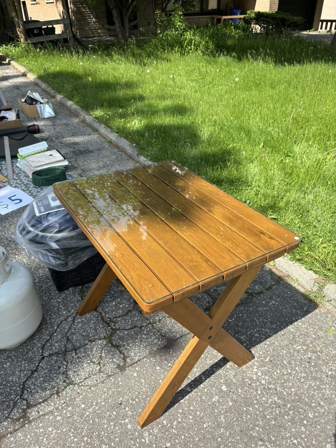 Wooden breakfast table image indicator(2)