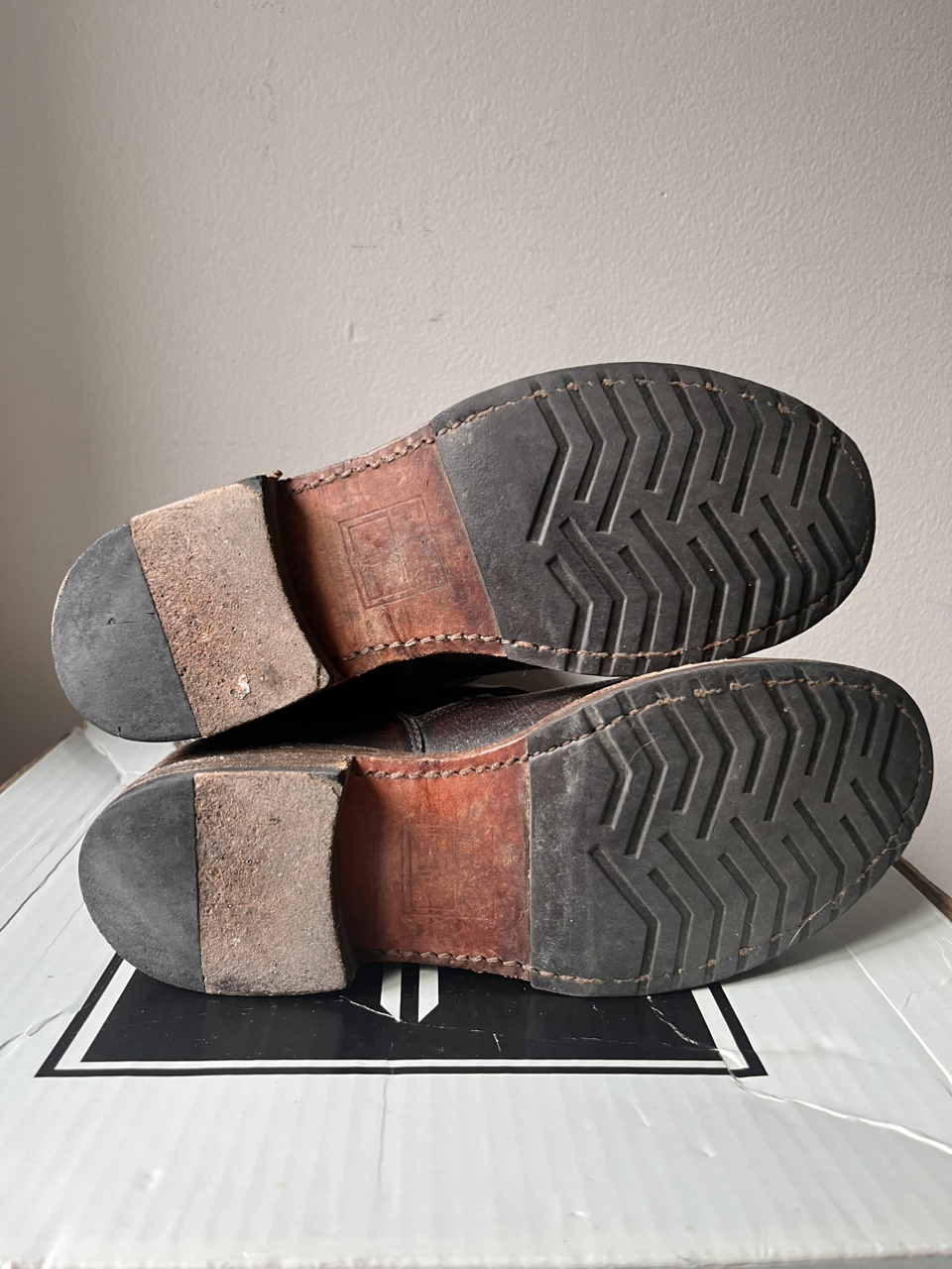 Frye Boots 7 1/2 image indicator(3)